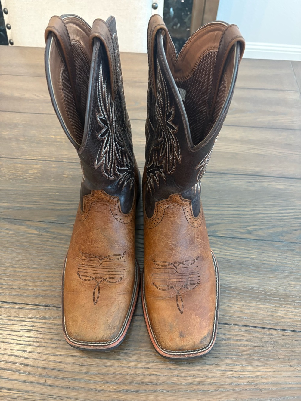 Ariat Two-Tone Brown and Dark Brown Western Cowboy Boot Size 8 1/2 D